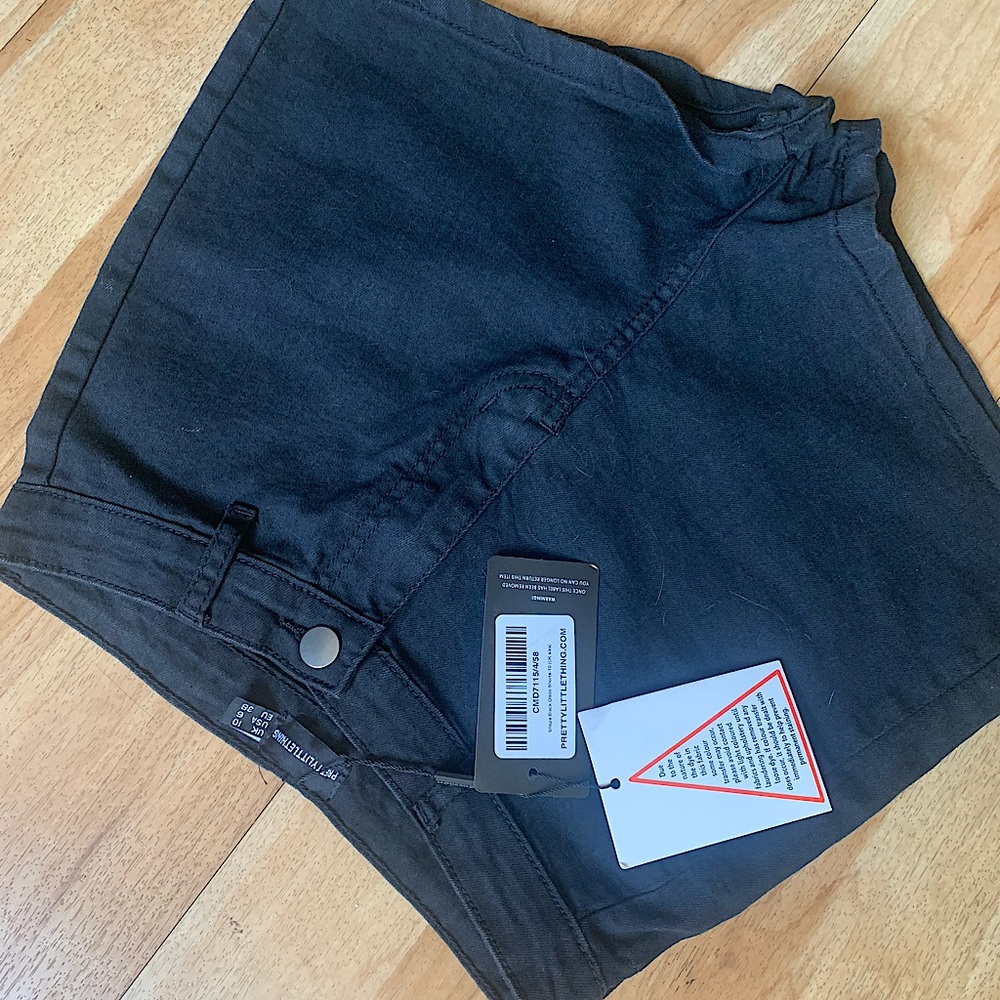 Black Pretty Little Thing high-waisted shorts. Size USA 6